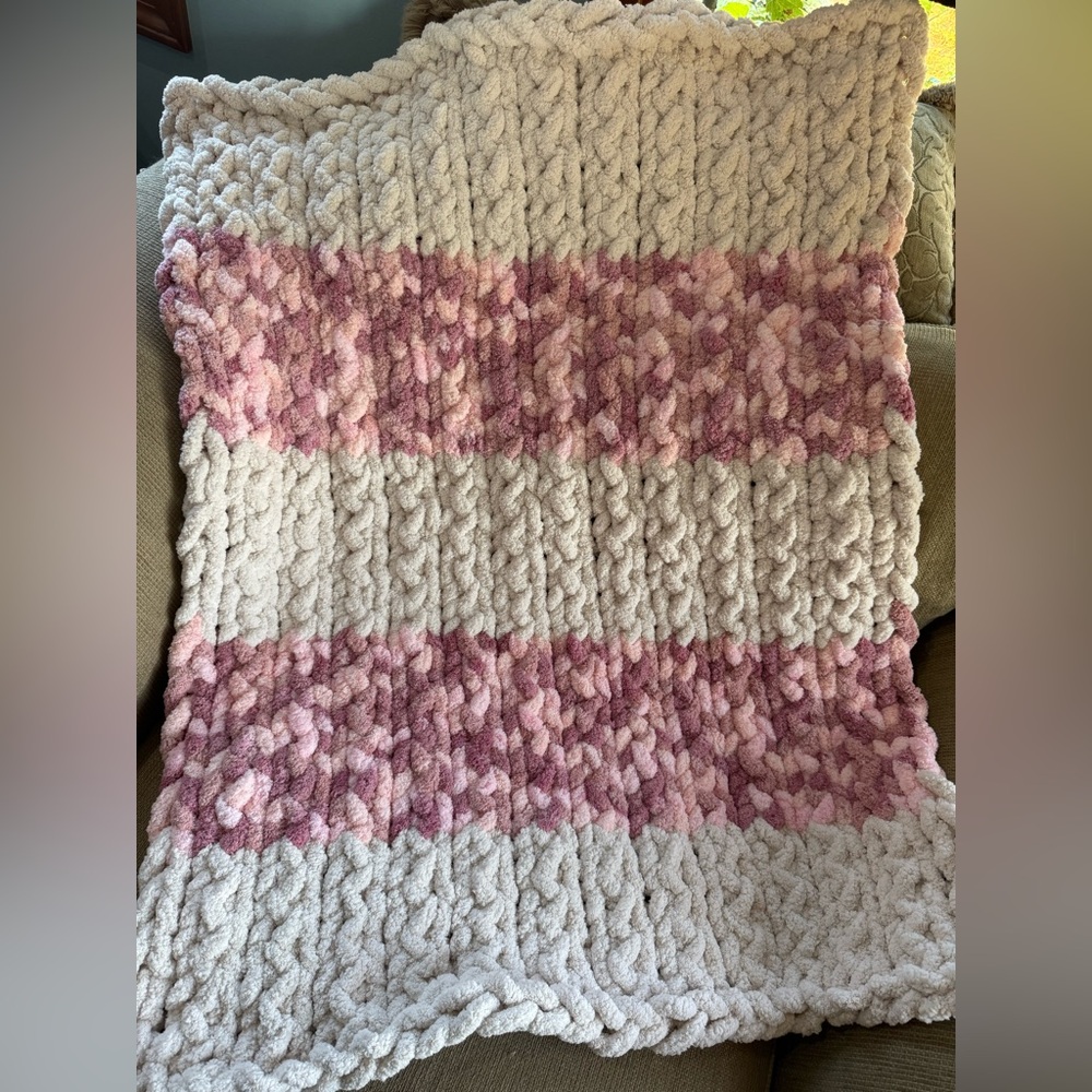 Chunky Knit Pink and White Blanket.
